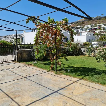 Summer In Bodrum With 2 Car Parking 4 Bedroom 3 Bathroom 2 Garden فيلا مصيف مكونة من 4 غرفة و 3 حمام و حديقتين في بودروم تركيا * Миляс