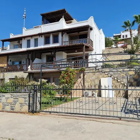 Отель Summer In Bodrum With 2 Car Parking 4 Bedroom 3 Bathroom 2 Garden فيلا مصيف مكونة من 4 غرفة و 3 حمام و حديقتين في بودروم تركيا Миляс