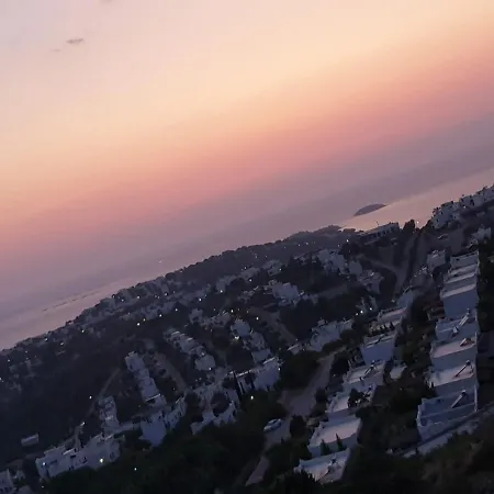 Summer In Bodrum With 2 Car Parking 4 Bedroom 3 Bathroom 2 Garden فيلا مصيف مكونة من 4 غرفة و 3 حمام و حديقتين في بودروم تركيا Отель
