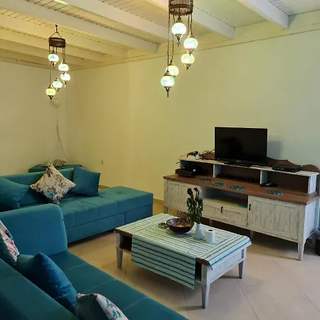 Summer In Bodrum With 2 Car Parking 4 Bedroom 3 Bathroom 2 Garden فيلا مصيف مكونة من 4 غرفة و 3 حمام و حديقتين في بودروم تركيا Отель