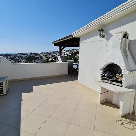 Summer In Bodrum With 2 Car Parking 4 Bedroom 3 Bathroom 2 Garden فيلا مصيف مكونة من 4 غرفة و 3 حمام و حديقتين في بودروم تركيا Отель