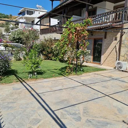 Summer In Bodrum With 2 Car Parking 4 Bedroom 3 Bathroom 2 Garden فيلا مصيف مكونة من 4 غرفة و 3 حمام و حديقتين في بودروم تركيا Миляс