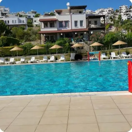 Отель Summer In Bodrum With 2 Car Parking 4 Bedroom 3 Bathroom 2 Garden فيلا مصيف مكونة من 4 غرفة و 3 حمام و حديقتين في بودروم تركيا Миляс