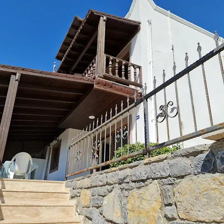 Summer In Bodrum With 2 Car Parking 4 Bedroom 3 Bathroom 2 Garden فيلا مصيف مكونة من 4 غرفة و 3 حمام و حديقتين في بودروم تركيا Отель Миляс
