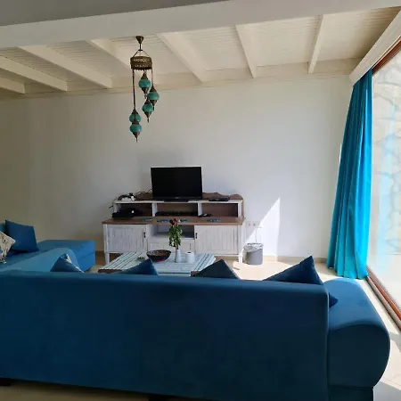 Summer In Bodrum With 2 Car Parking 4 Bedroom 3 Bathroom 2 Garden فيلا مصيف مكونة من 4 غرفة و 3 حمام و حديقتين في بودروم تركيا Отель