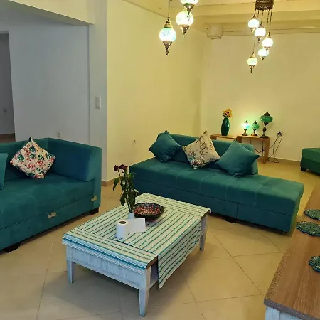 Summer In Bodrum With 2 Car Parking 4 Bedroom 3 Bathroom 2 Garden فيلا مصيف مكونة من 4 غرفة و 3 حمام و حديقتين في بودروم تركيا Hotel *